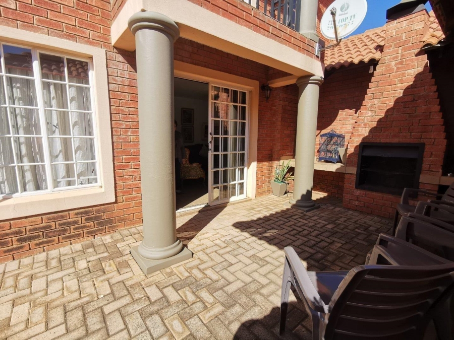 3 Bedroom Property for Sale in Van Der Hoff Park North West